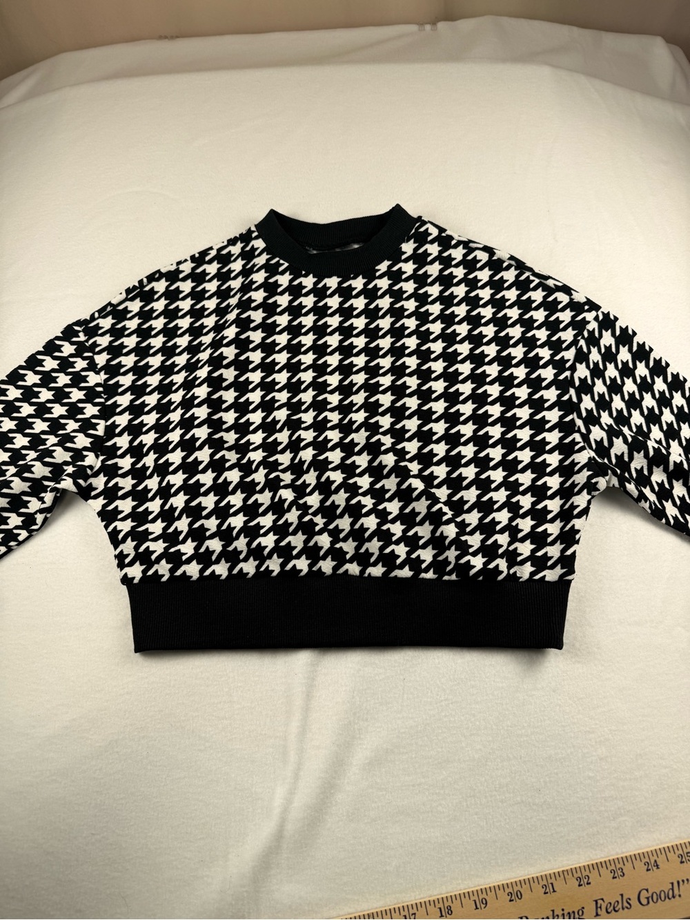 Women's Black & White Houndstooth Cropped Sweater 314